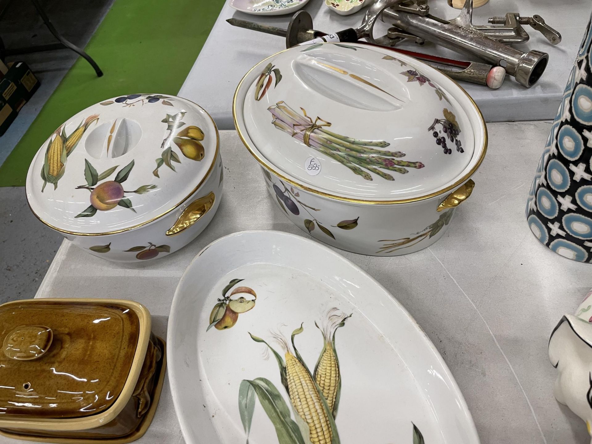 A ROYAL WORCESTER 'EVESHAM' CASSEROLE DISH, TUREEN, PIE DISHES PLUS A TG GREEN BUTTER DISH - Image 3 of 4