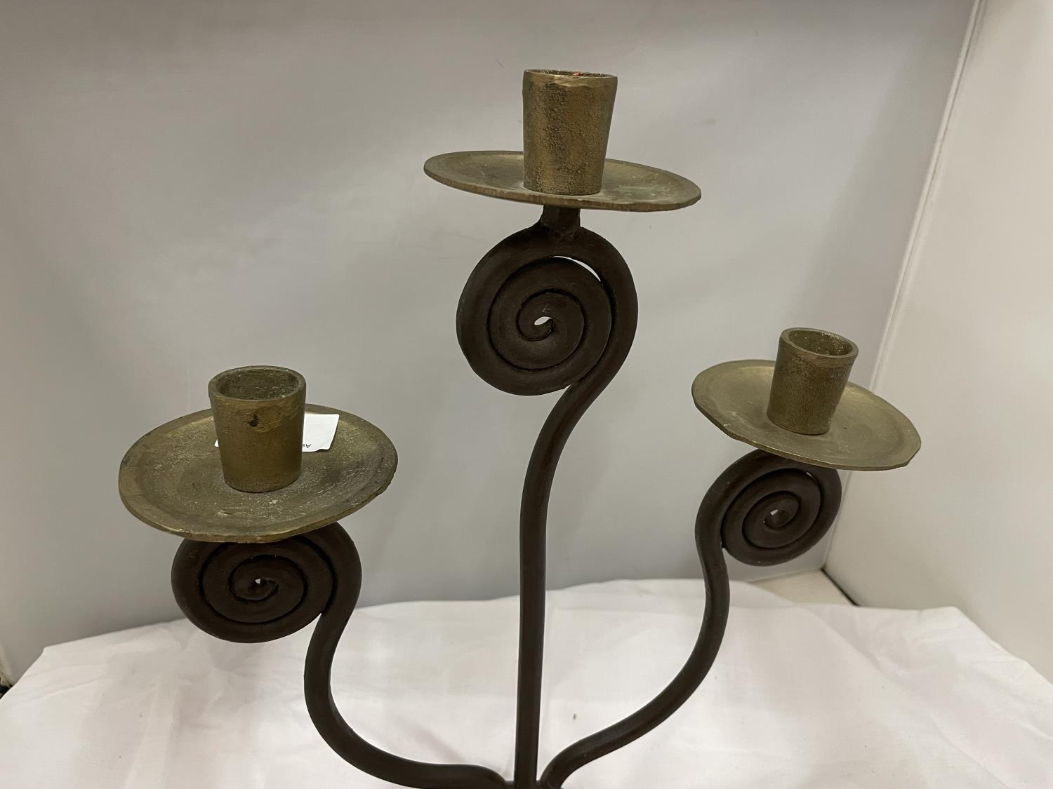A THREE STEMMED METAL CANDLESTICK HEIGHT 41CM - Image 2 of 3