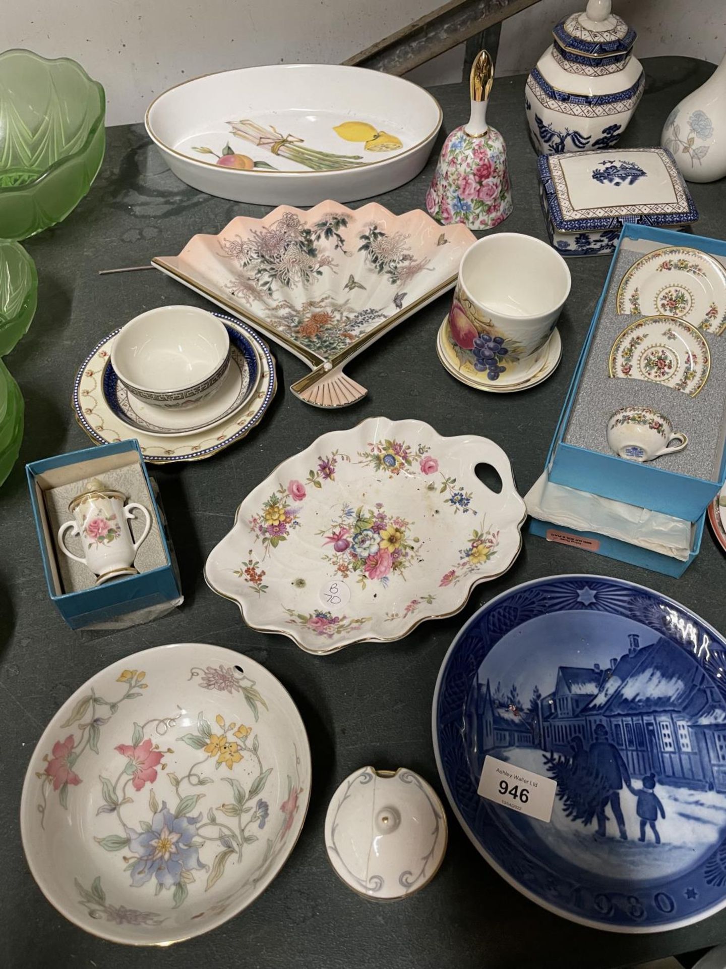 A QUANTITY OF CERAMIC AND CHINA ITEMS TO INCLUDE ROYAL COPENHAGEN PLATE, THREE PIECES OF BOOTHS ' - Image 2 of 3