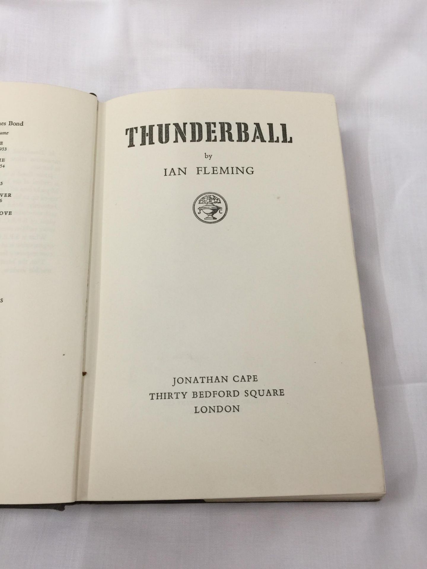 A FIRST EDITION JAMES BOND NOVEL - THUNDERBALL BY IAN FLEMING, HARDBACK WITH ORIGINAL DUST - Image 7 of 12