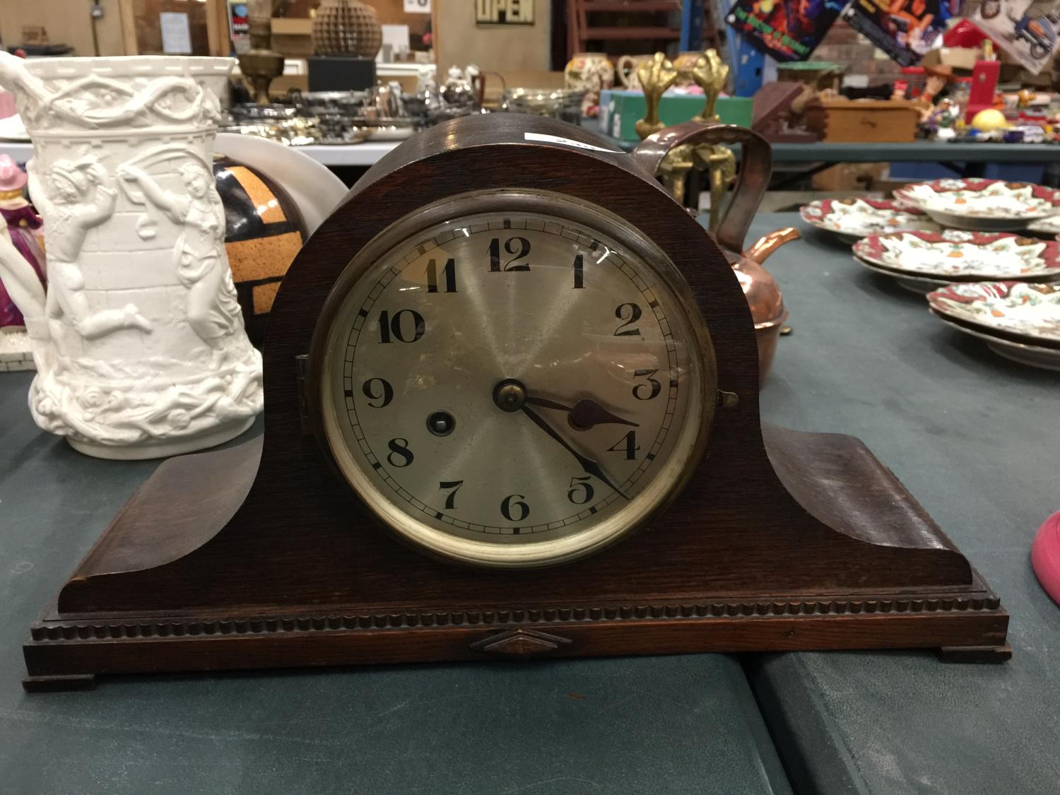 A VINTAGE MAHOGANY CASED NAPOLEON'S HAT MANTLE CLOCK