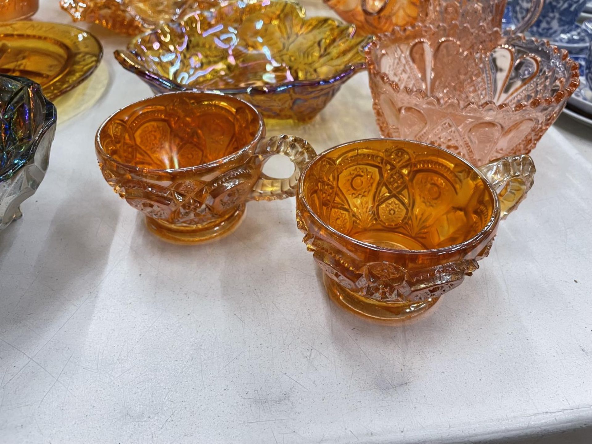 A QUANTITY OF MAINLY AMBER COLOURED CARNIVAL GLASS TO INCLUDE BOWLS, CUPS, ETC - Image 6 of 6