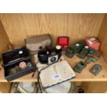 AN ASSORTMENT OF ITEMS TO INCLUDE A KODAK BROWNIE CAMERA, DINKY TOY ARMY VEHICLES AND A SMALL TIN OF