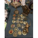 A COLLECTION OF BRASSWARE INCLUDING UNUSUAL HORSE BRASSES, A LARGE TRIPOD STAND AND A VERY HEAVY