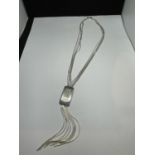 A MODERN STYLE FOUR STRAND MARKED SILVER NECKLACE WITH INTEGRATED OBLONG PENDANT AND TASSELS
