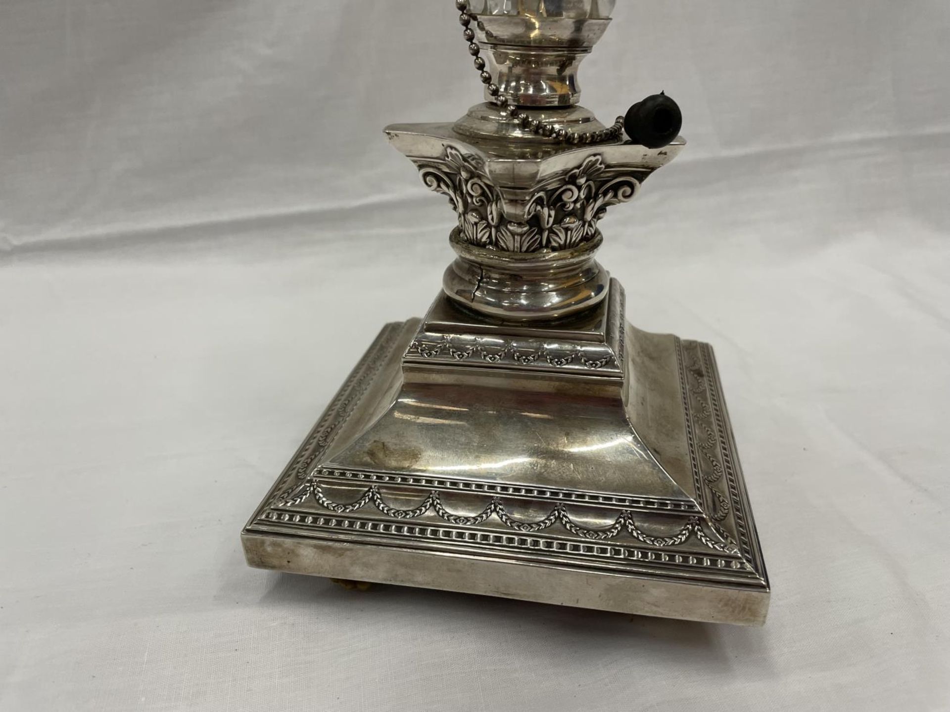 A HALLMARKED SHEFFIELD SILVER LAMP BASE - Image 3 of 5