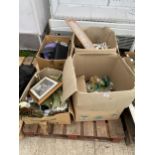 AN ASSORTMENT OF HOUSEHOLD CLEARANCE ITEMS TO INCLUDE CERAMICS AND KITCHEN ITEMS ETC