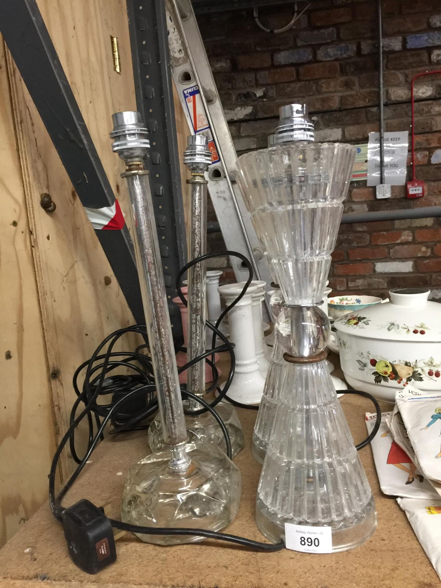 TWO PAIRS OF GLASS TABLE LAMPS HEIGHT 33CM - Image 2 of 3