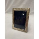 A HALLMARKED SHEFFIELD SILVER PHOTOGRAPH FRAME 16CM X 12CM