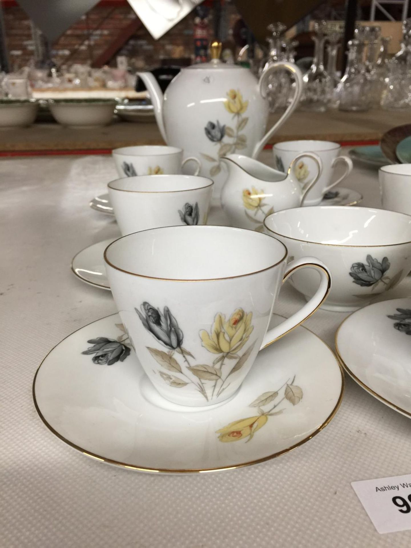 A BAVARIAN GERMANY CHINA TEASET WITH FLOWER PATTERN COMPRISING OF CUPS AND SAUCERS, TEAPOT, CREAM - Image 2 of 3