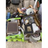 AN ASSORTMENT OF HOUSEHOLD CLEARANCE ITEMS TO INCLUDE CERAMICS AND GLASS WARE ETC