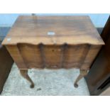 A 20TH CENTURY TEAK WORK BOX/TABLE WITH OPENING TOP, WITH PULL-OUT SECTION AND SINGLE DRAWER, ON