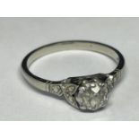 A PLATINUM RING WITH A SOLITAIRE DIAMOND SIZE M/N GROSS WEIGHT 2.3 GRAMS