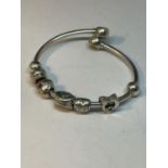 A MARKED SILVER CHAMILIA BRACELET WITH SEVEN CHARMS