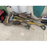 AN ASSORTMENT OF GARDEN TOOLS TO INCLUDE SPADES, RAKES AND FORKS ETC