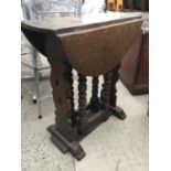 AN 18TH CENTURY STYLE MINIATURE OAK GATELEG TABLE ON BOBBIN TURNED LEGS, 25X22"