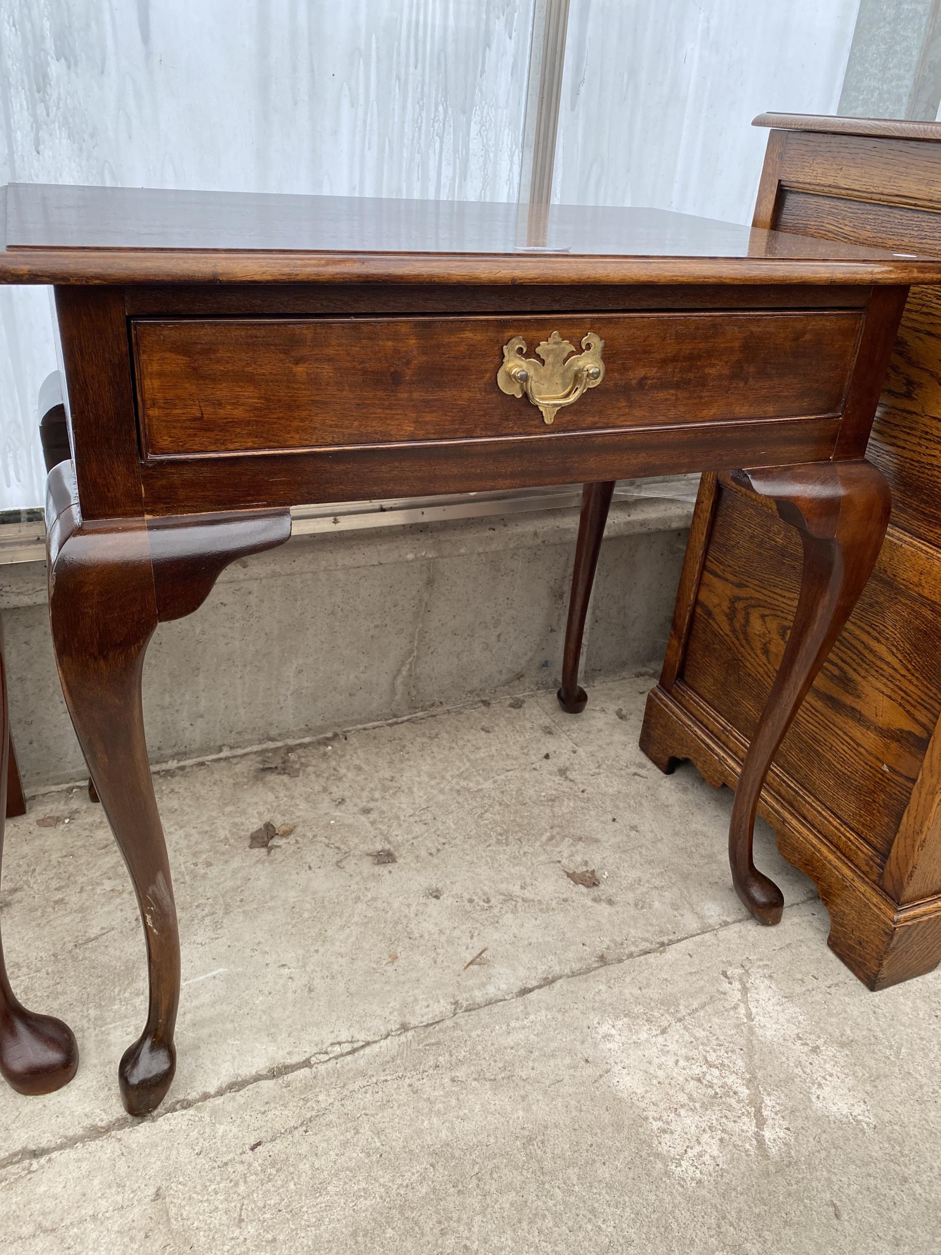 A GEORGIAN STYLE MAHOGANY SIDE-TABLE WITH SINGLE DRAWER, ON CABRIOLE LEGS, 29.5" WIDE - Image 2 of 3