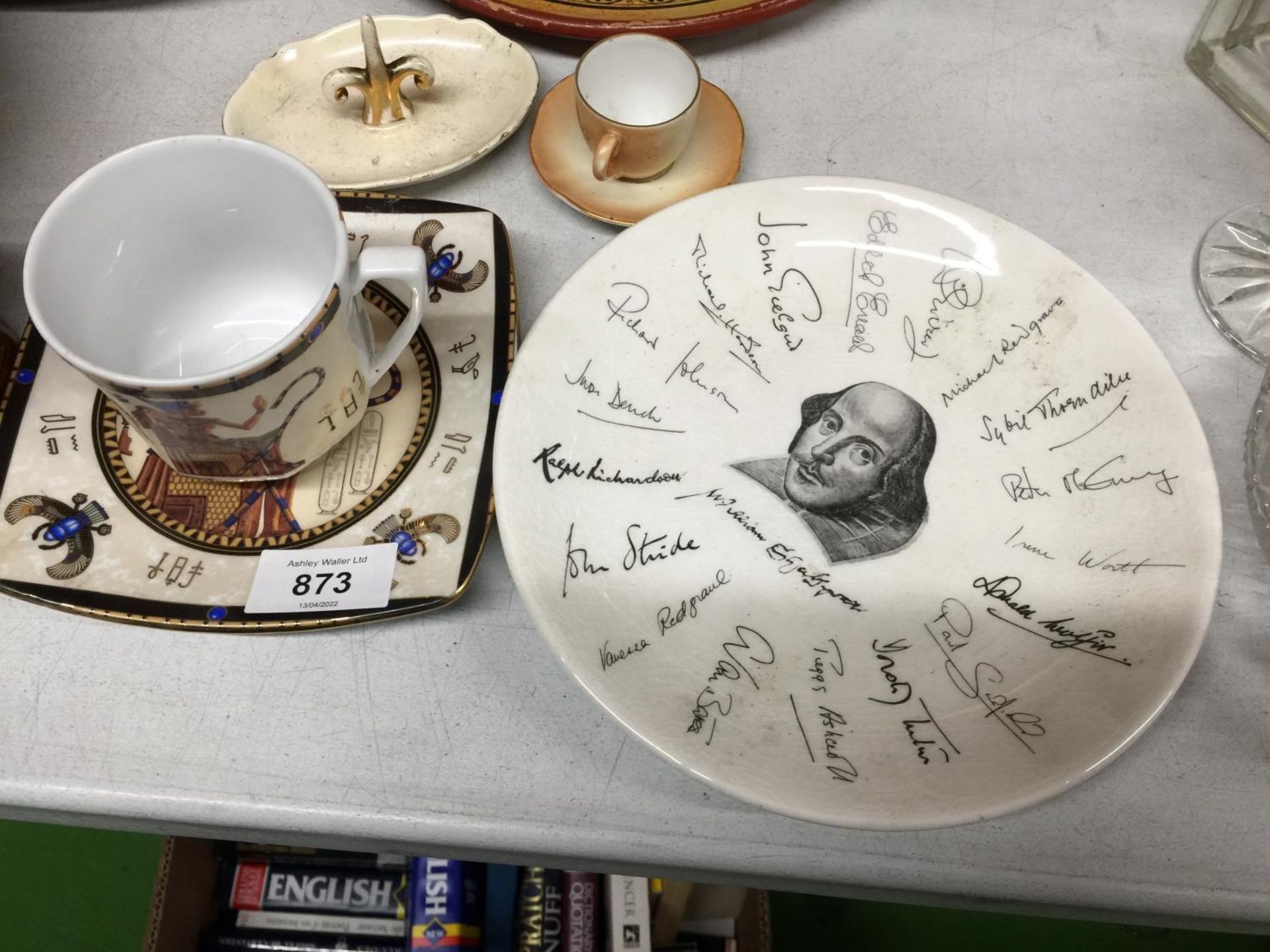 AN AMOUNT OF CERAMIC ITEMS TO INCLUDE A PRICES EGG CROCK, PLATES, BOWLS, ETC - Image 10 of 10
