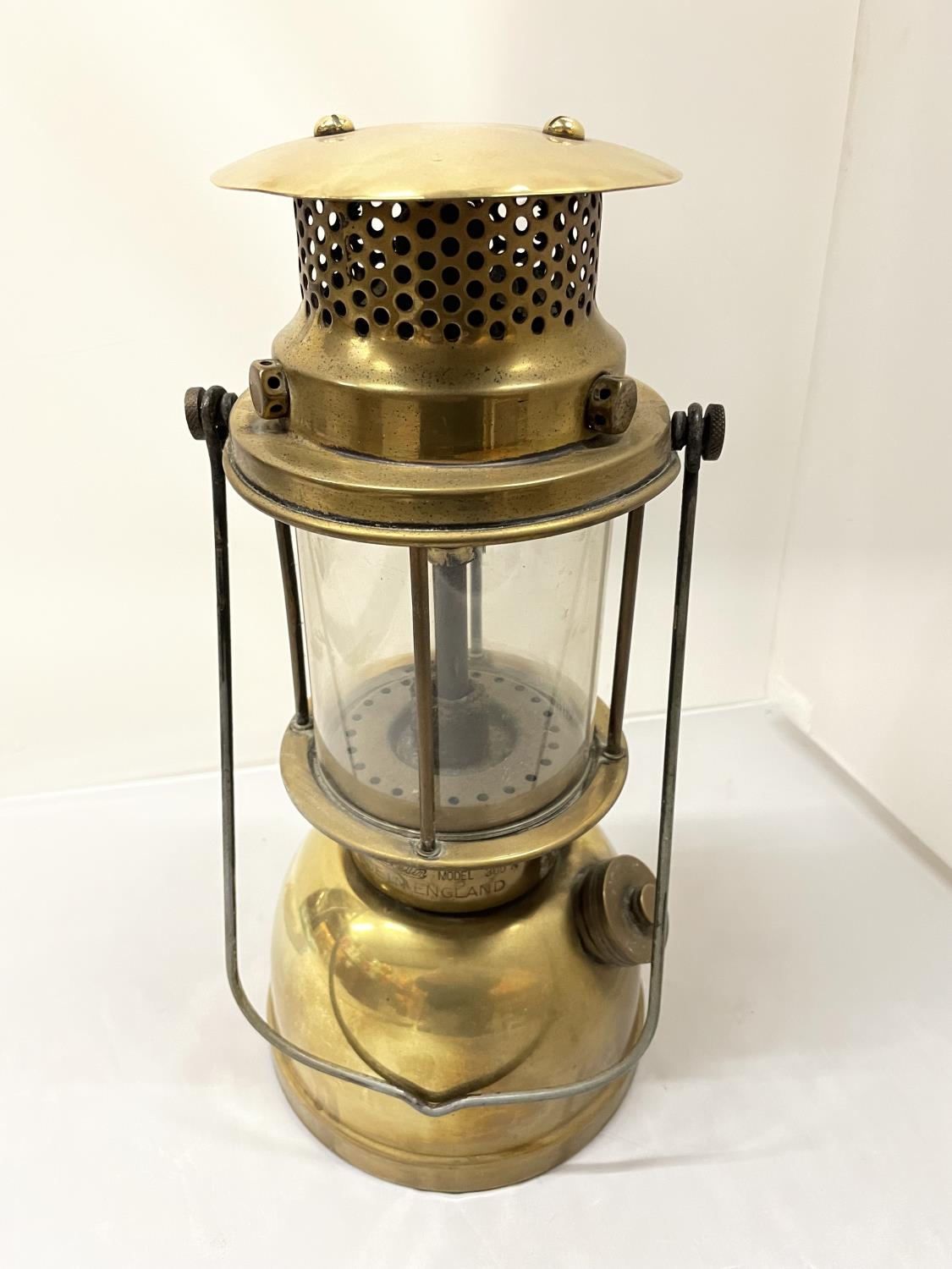 A VINTAGE BRASS TILLEY LAMP APPROXIMATELY 34CM HIGH - Image 3 of 6