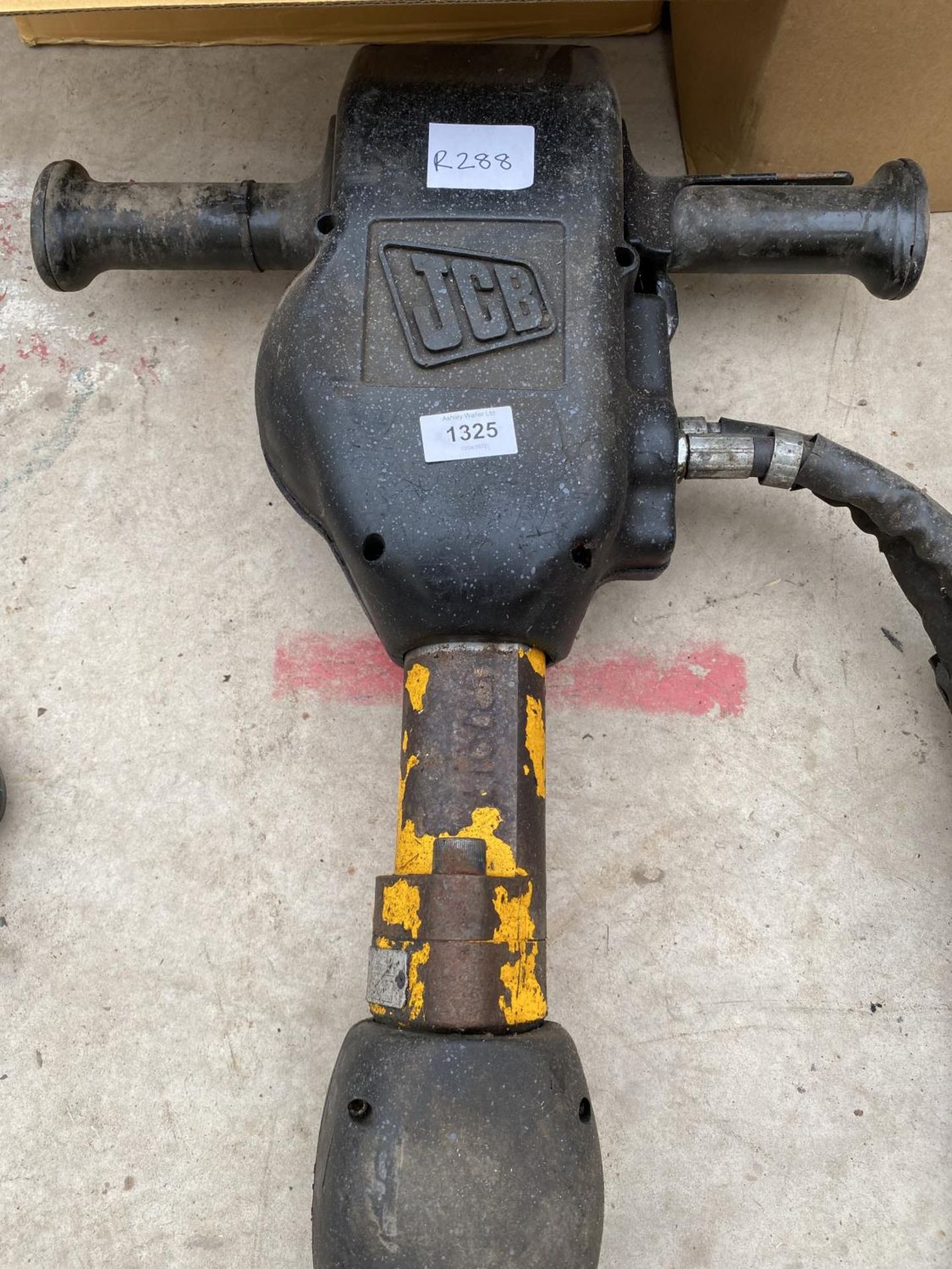 A JCB HYDRAULIC JACK HAMMER - Image 2 of 3