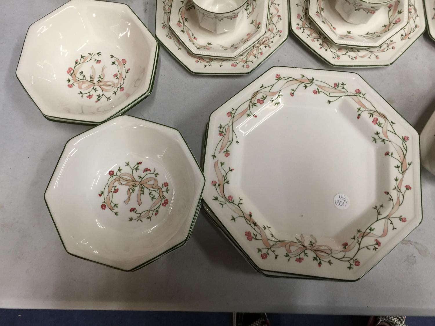 A LARGE AMOUNT OF JOHNSON BROTHERS 'ETTERNAL BEAU' DINNERWARE INCLUDING, DINNER AND SIDE PLATES, - Image 12 of 14