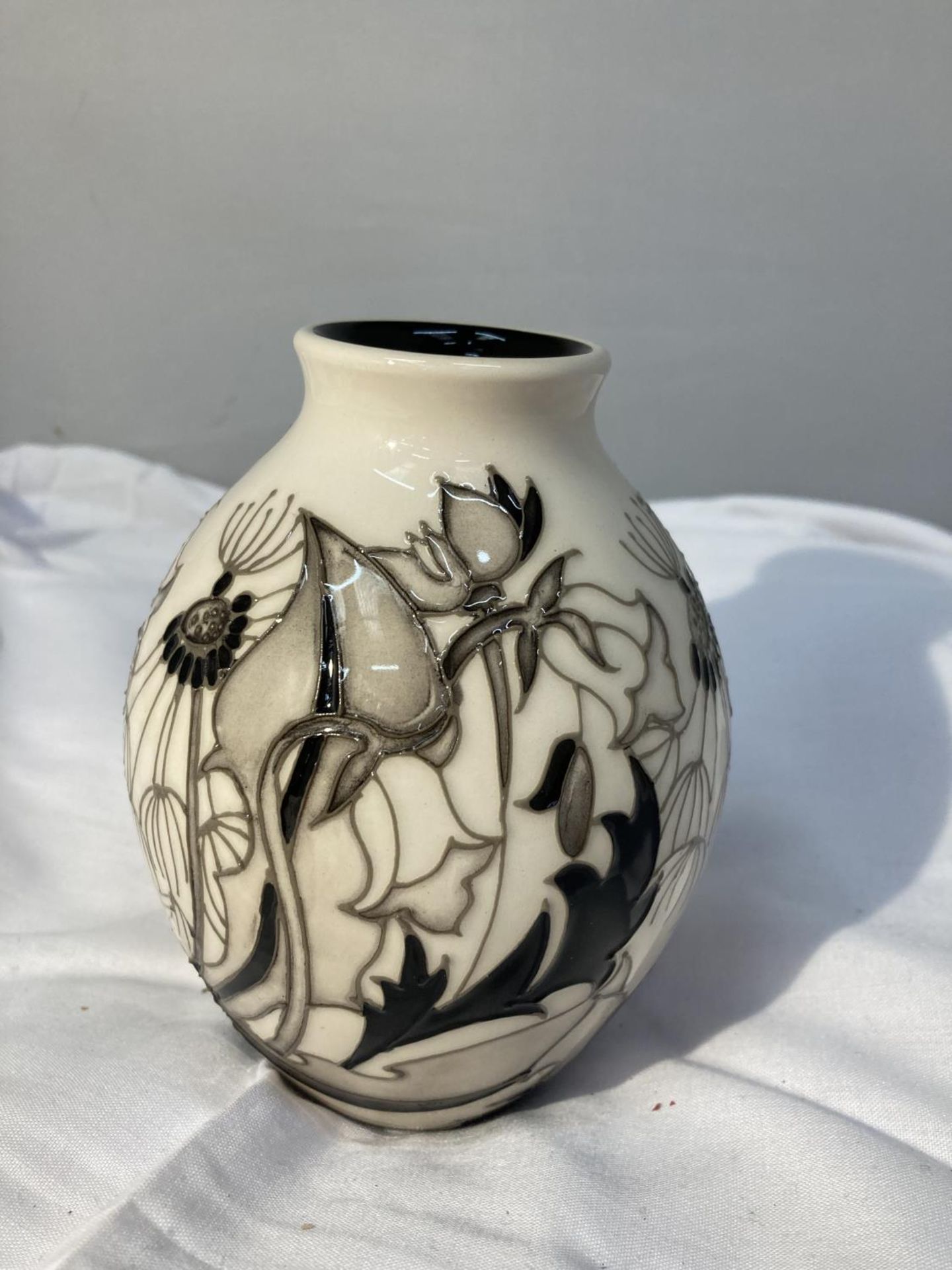 A MOORCROFT TRIAL VASE 6/11/18 BLACKTHORN 5 INCHES TALL - Image 2 of 5