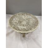 A HEAVY CAST IRON FOOTED DISH HEIGHT 12CM, DIAMETER 21CM