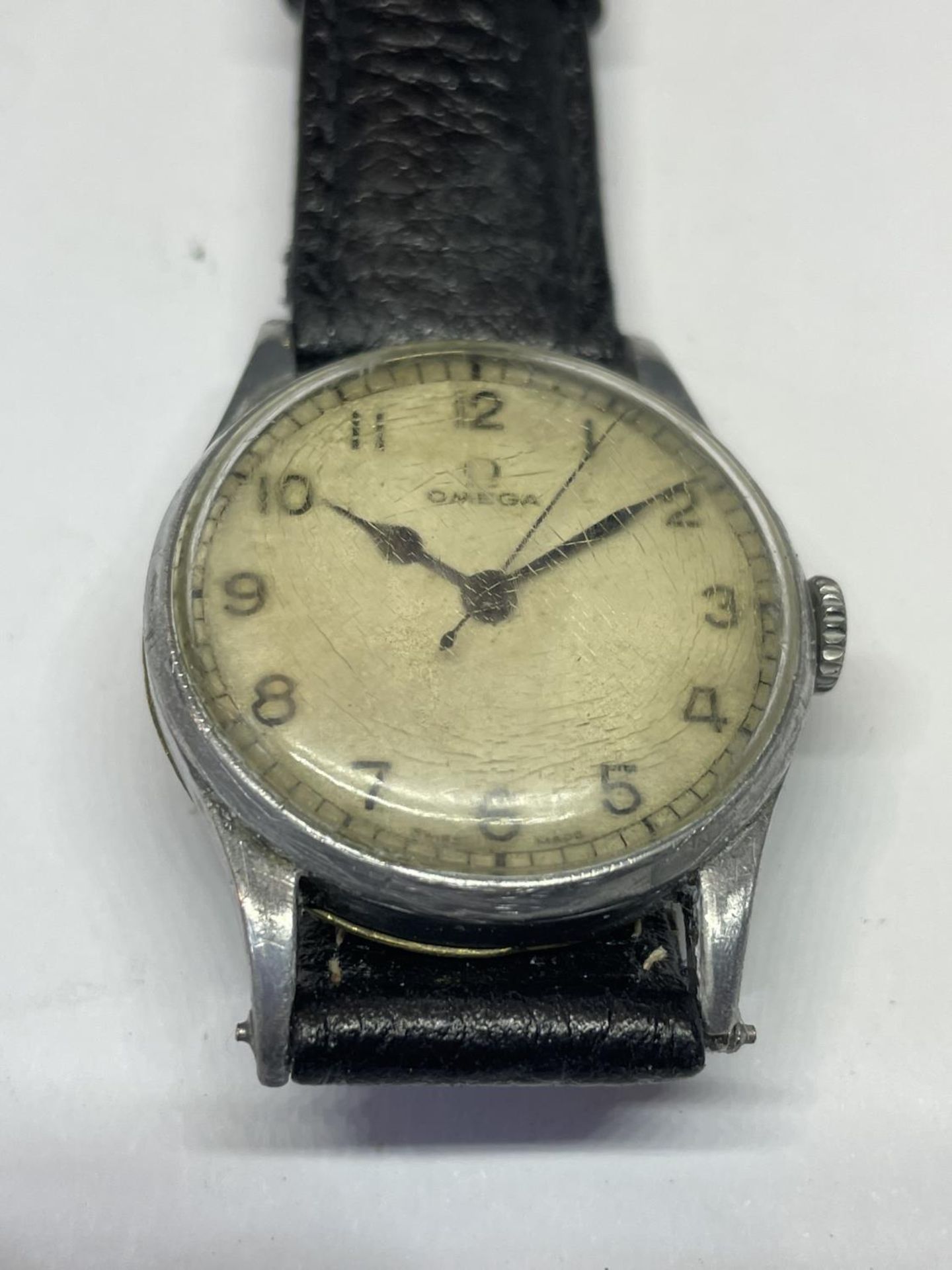 AN OMEGA WRIST WATCH FOR SPARES OR REPAIRS - Image 2 of 3