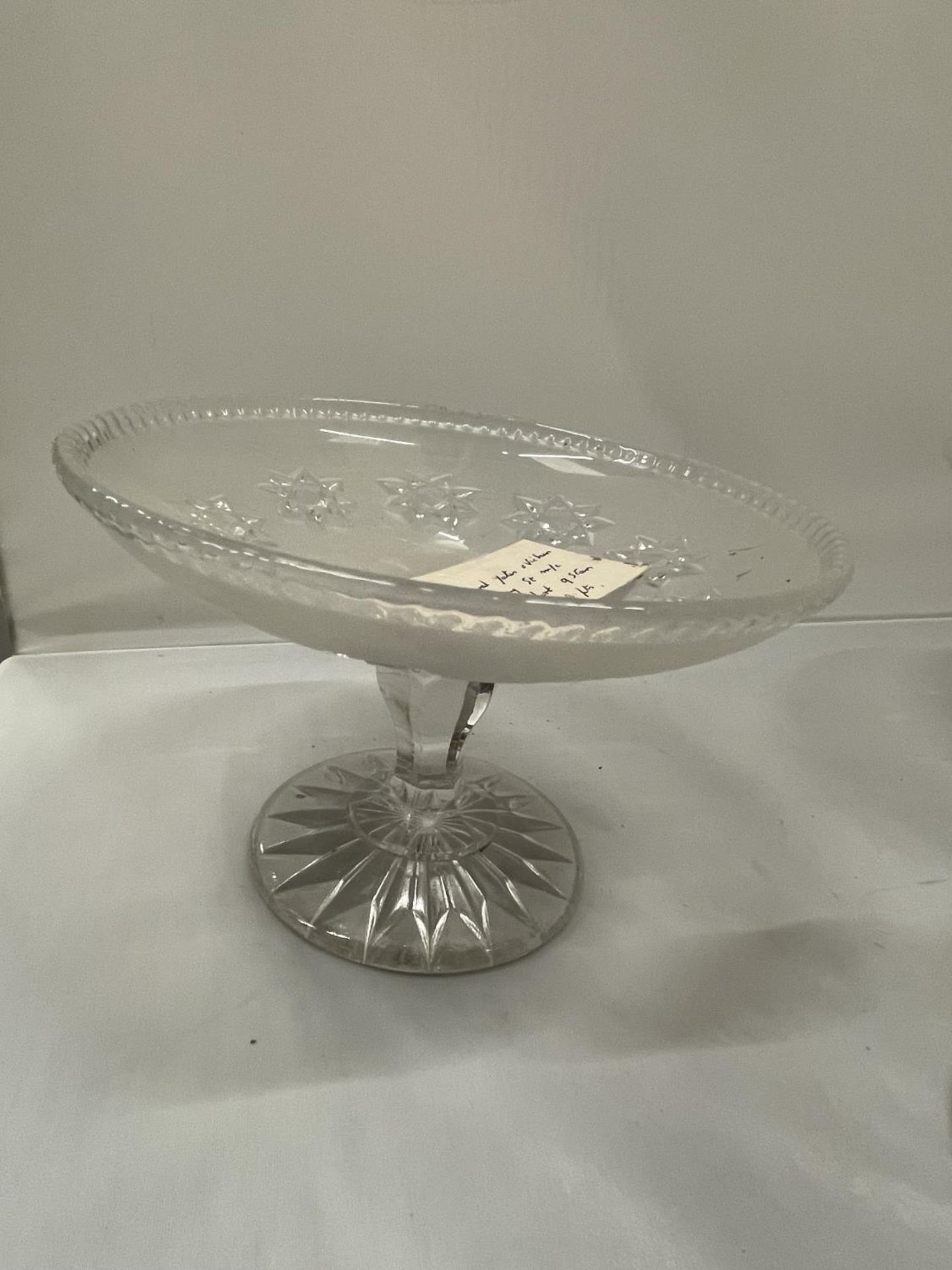 FOUR ITEMS OF PERCIVAL VICKERS GLASSWARE TO INCLUDE A HALLMARKED BIRMINGHAM SILVER LIDDED POT AND - Image 2 of 4