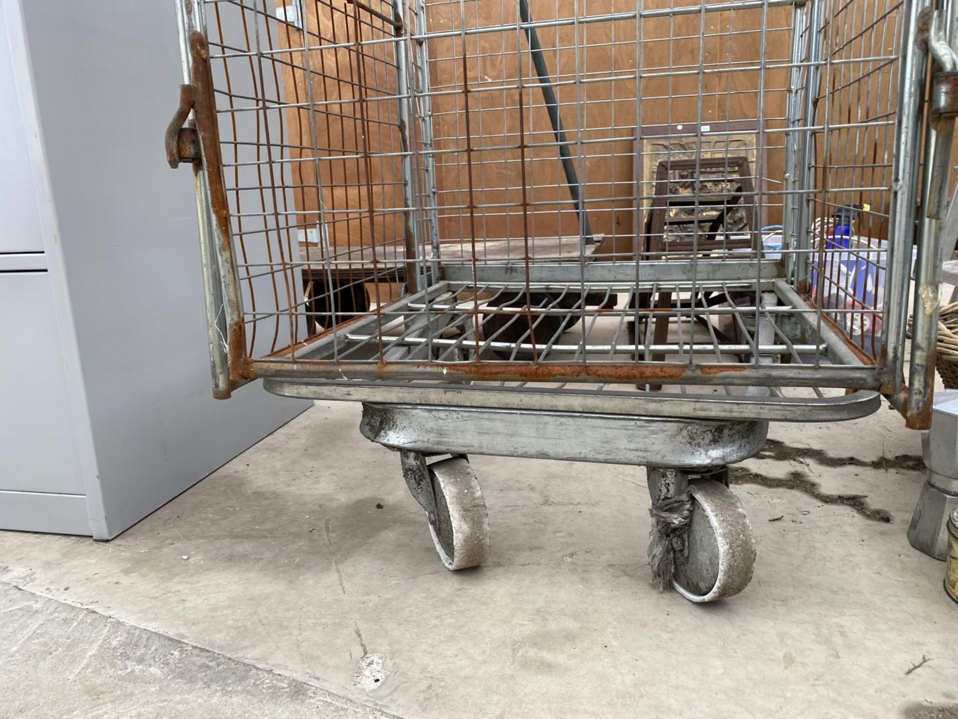 A VINTAGE METAL LAUNDRY CAGE ON WHEELS - Image 2 of 3