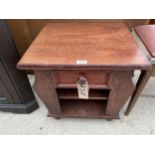 AN OAK TABLE/MAGAZINE RACK