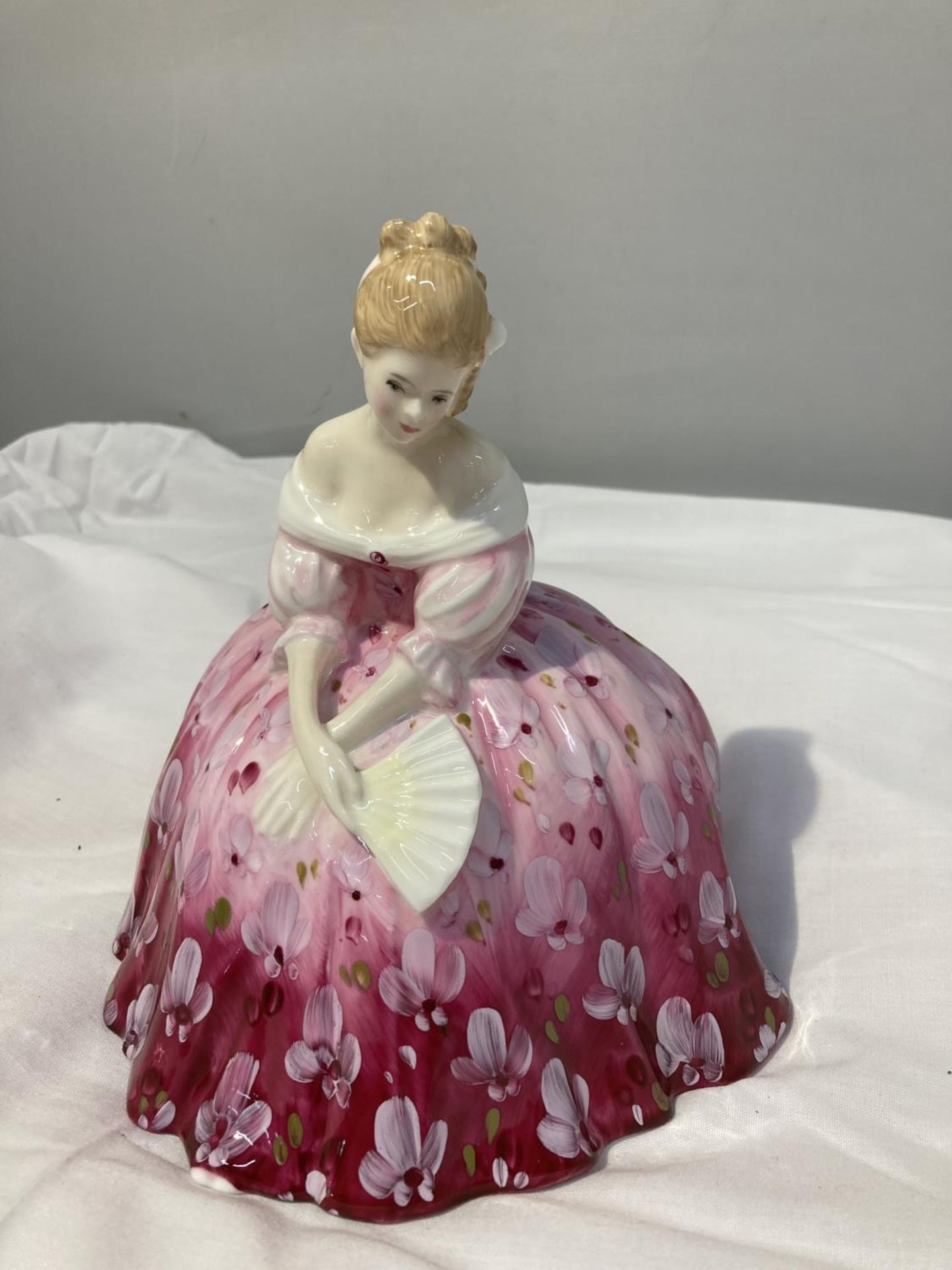 A ROYAL DOULTON FIGURE 'VICTORIA' HN2471 - Image 2 of 4