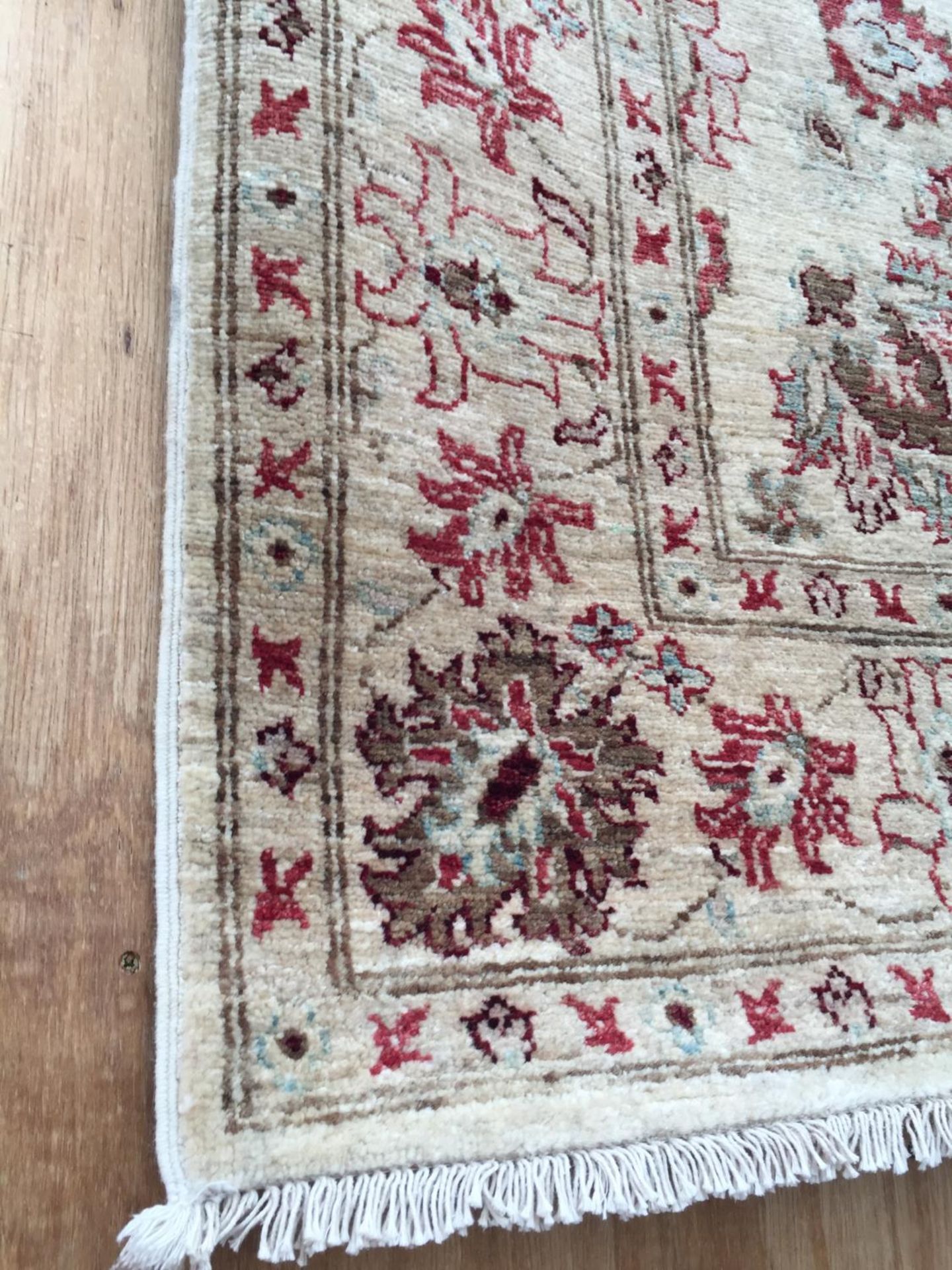 A HAND KNOTTED 100% WOOL PAKISTAN RUG 176CM X 125CM - Image 2 of 2