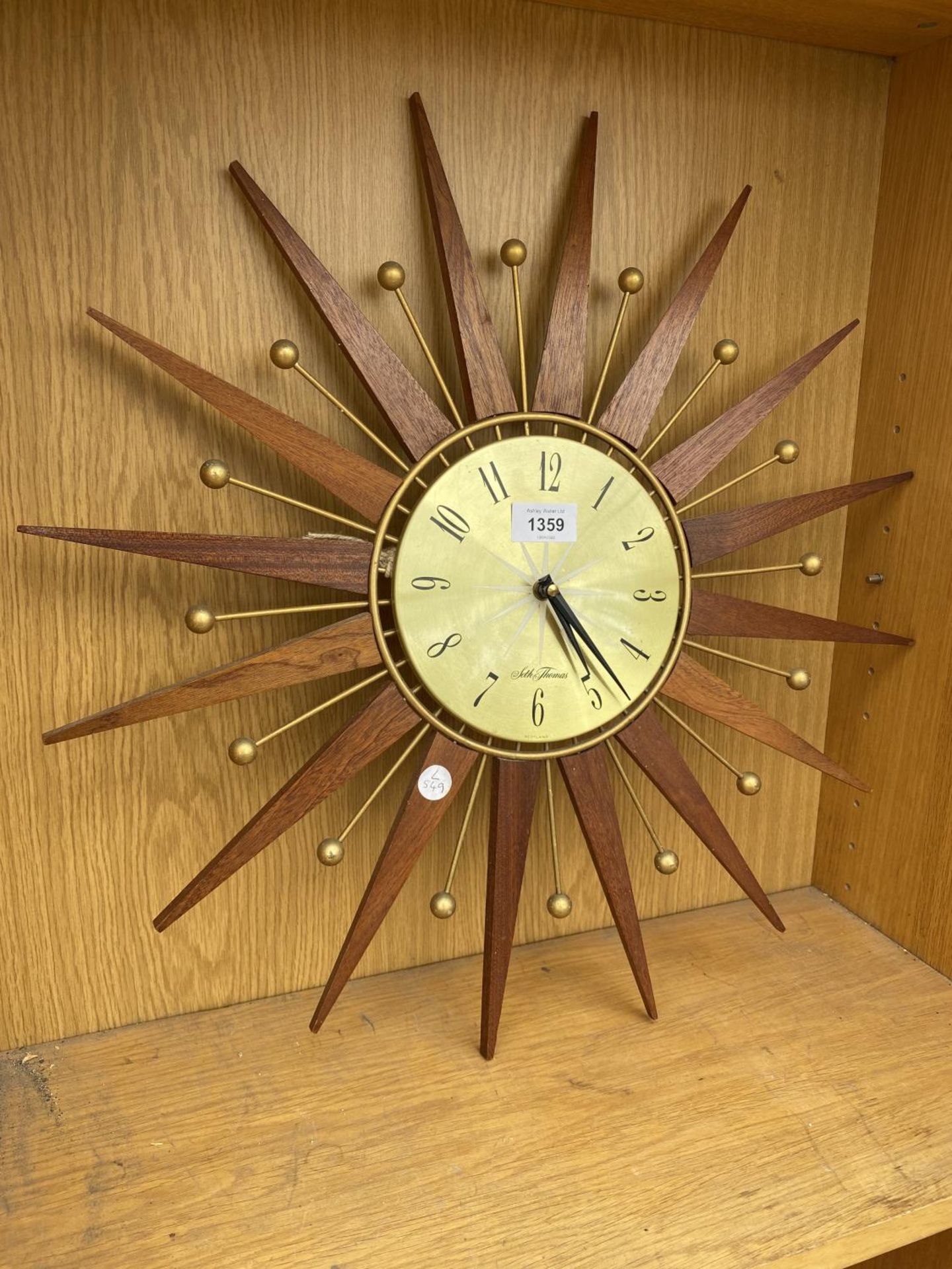 A DECORATIVE WOODEN WALL CLOCK - Image 2 of 4