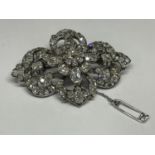 A LARGE ANTIQUE PLATINUM AND DIAMOND BROOCH WITH OVER 6 CARATS OF DIAMONDS WITH SAFETY CHAIN AND PIN