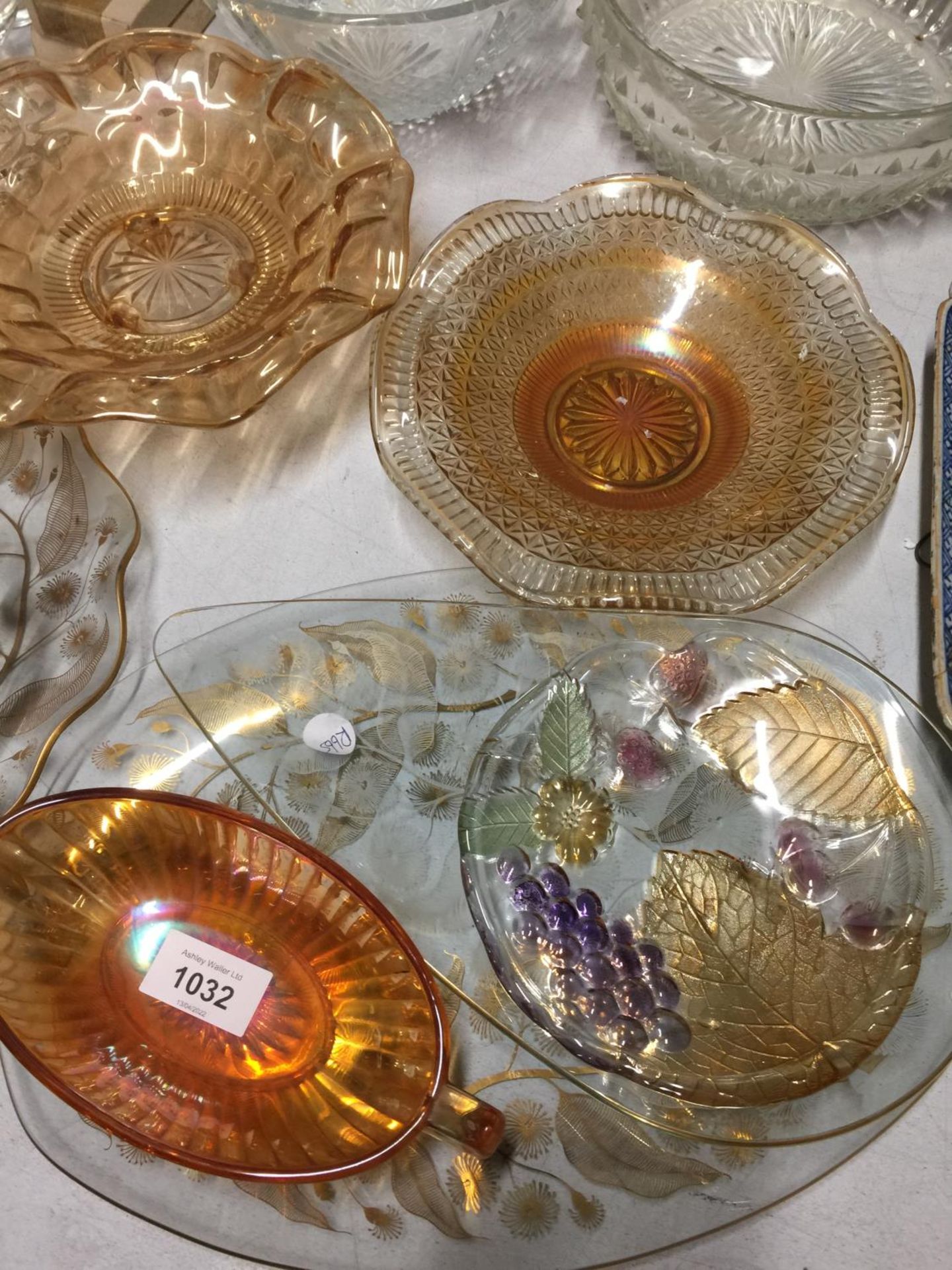 A COLLECTION OF GLASSWARE TO INCLUDE LUSTRE - Image 6 of 6