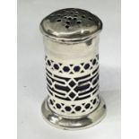 A HALLMARKED CHESTER SILVER PEPPER POT WITH BLUE GLASS LINER