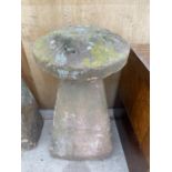 A LARGE VINTAGE STADDLE STONE (H:95CM)