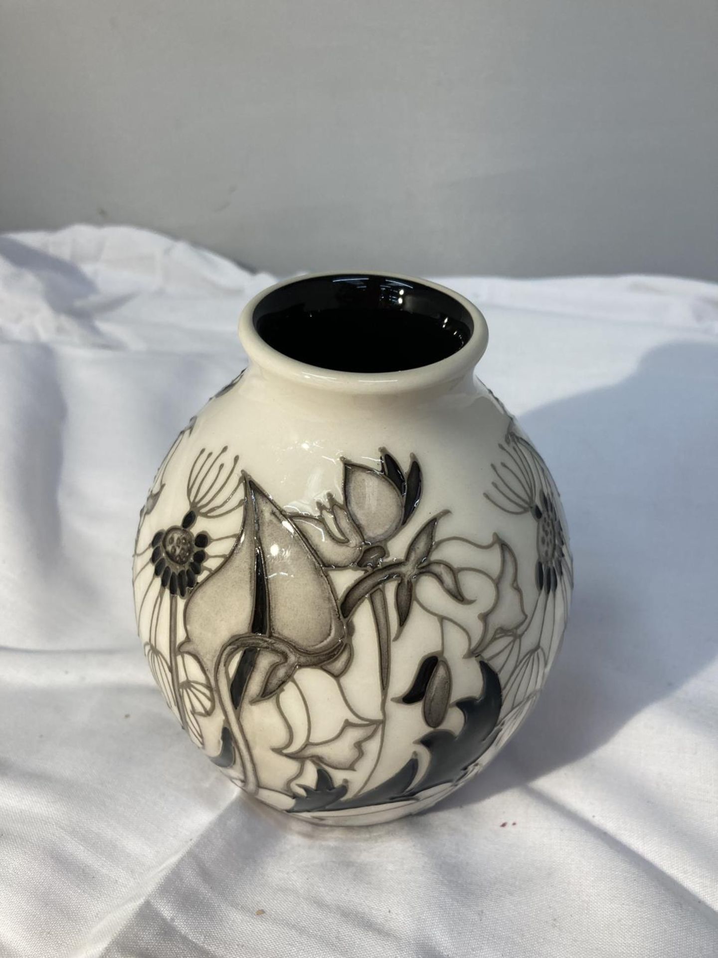A MOORCROFT TRIAL VASE 6/11/18 BLACKTHORN 5 INCHES TALL - Image 3 of 5