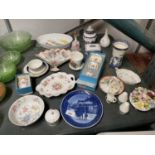 A QUANTITY OF CERAMIC AND CHINA ITEMS TO INCLUDE ROYAL COPENHAGEN PLATE, THREE PIECES OF BOOTHS '