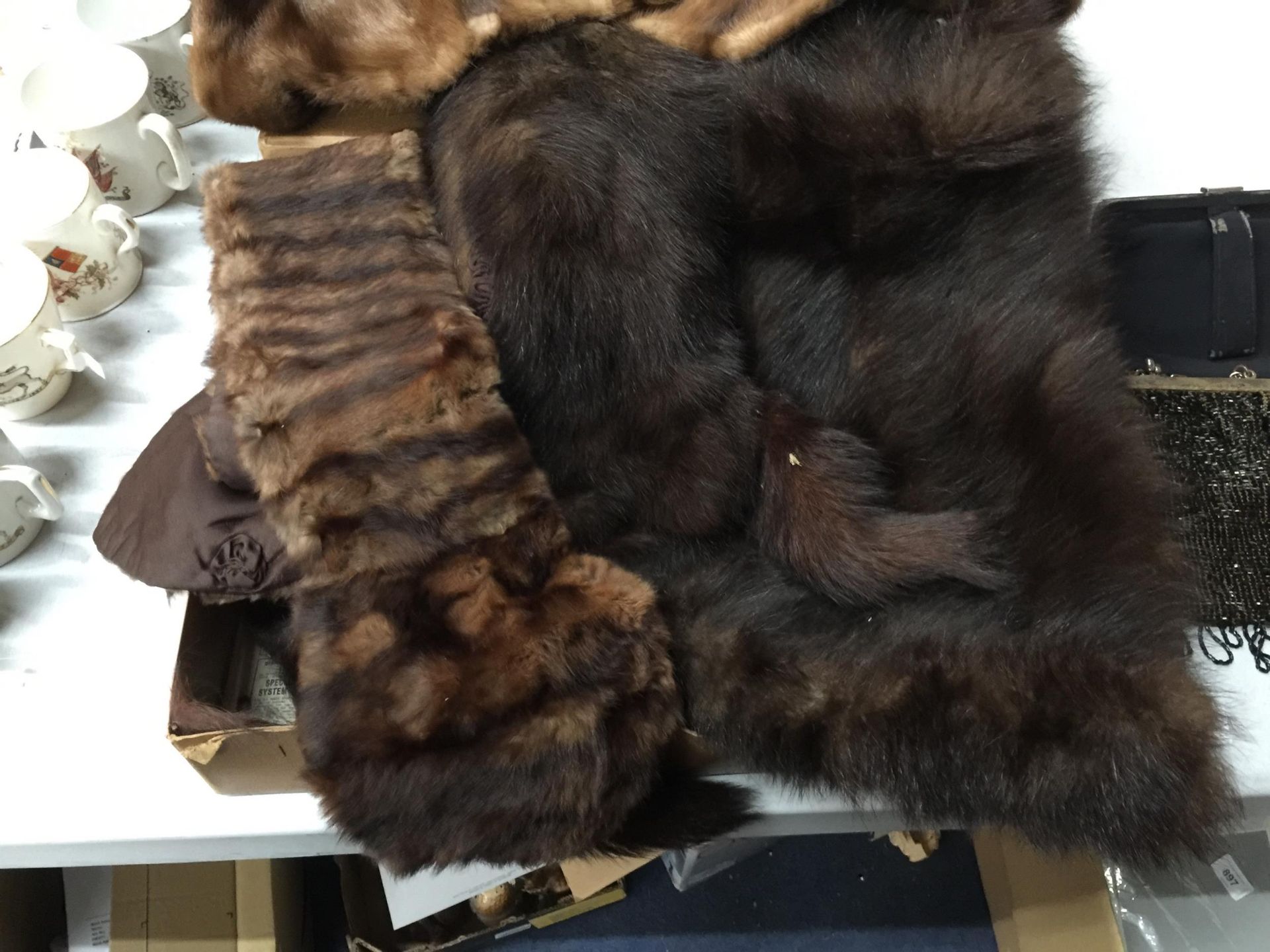 A COLLECTION OF FUR WRAPS AND STOLES PLUS TWO VINTAGE BEADED HANDBAGS, AND ONE OTHER - Image 5 of 8