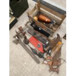 AN ASSORTMENT OF VARIOUS HAND TOOLS TO INCLUDE SYTHES, OIL CANS AND WOOD PLANES ETC