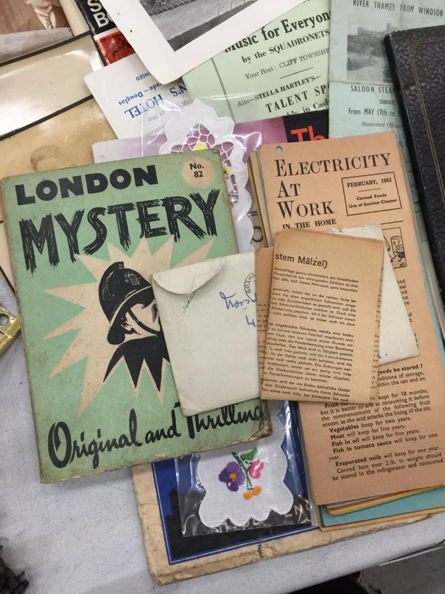 A COLLECTION OF EPHEMERA INCLUDING OLD PHOTOGRAPHS, TRAVEL LEAFLETS, THEATRE PROGRAMMES, ETC - Image 2 of 4