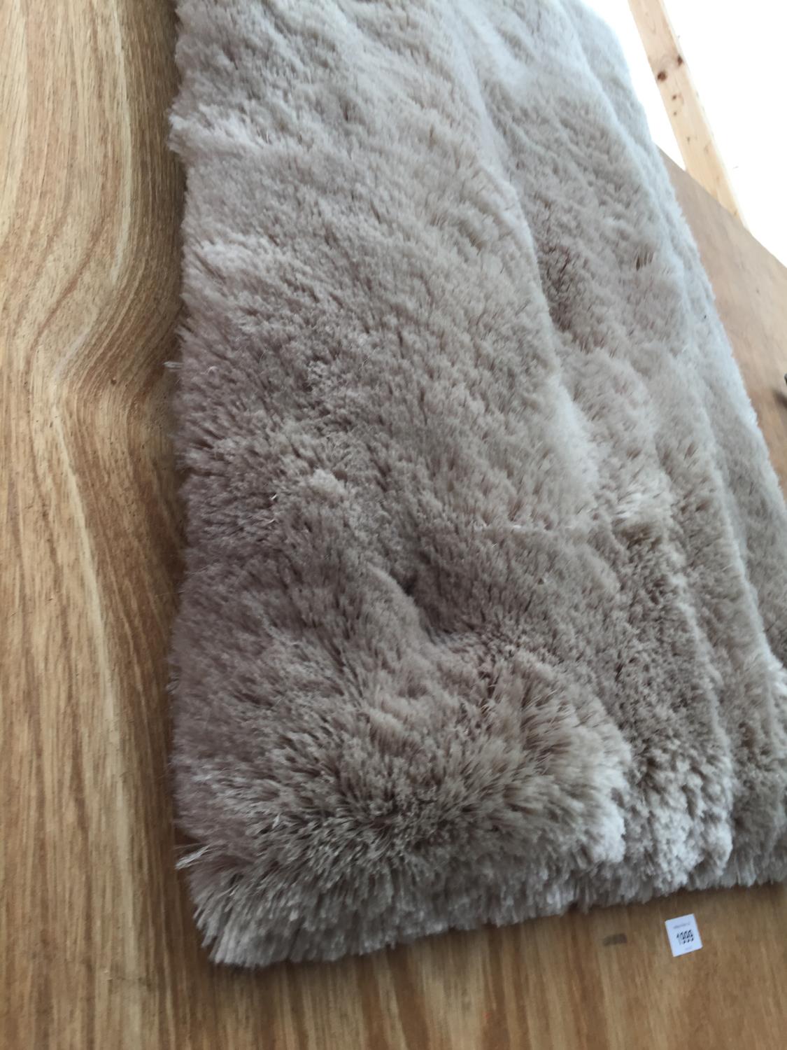 A MODERN SHEEP SKIN STYLE RUG - Image 2 of 2