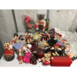 A LARGE QUANTITY OF COLLECTABLE DOLLS IN VARIOUS COSTUMES