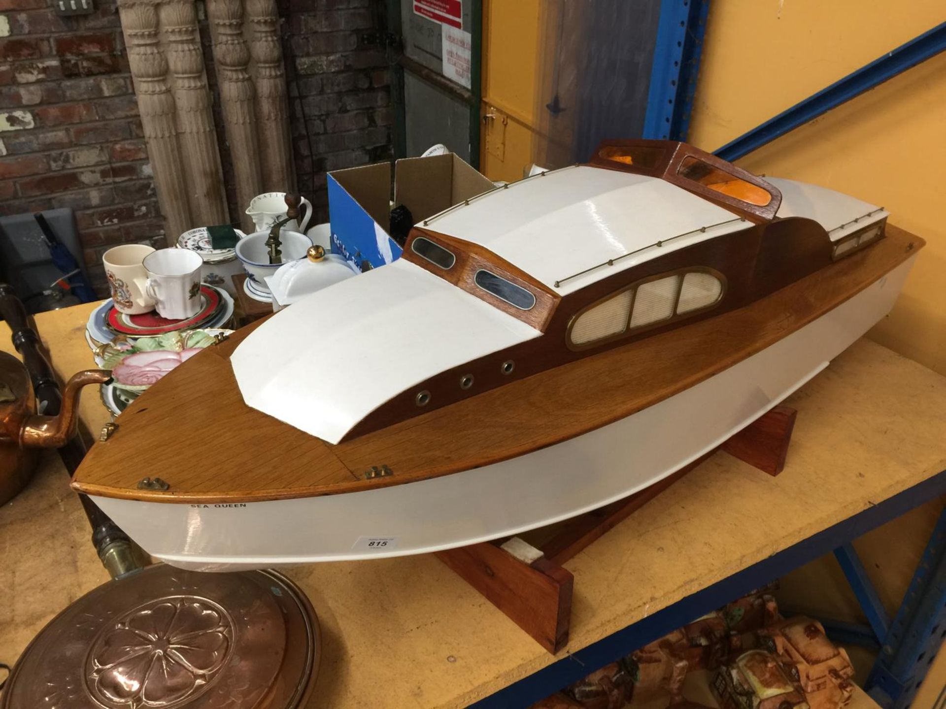 A LARGE MODEL OF A WOODEN SPEED BOAT 'SEA QUEEN' ON A WOODEN BASE. LENGTH 120CM APPROX, HEIGHT - Image 4 of 4