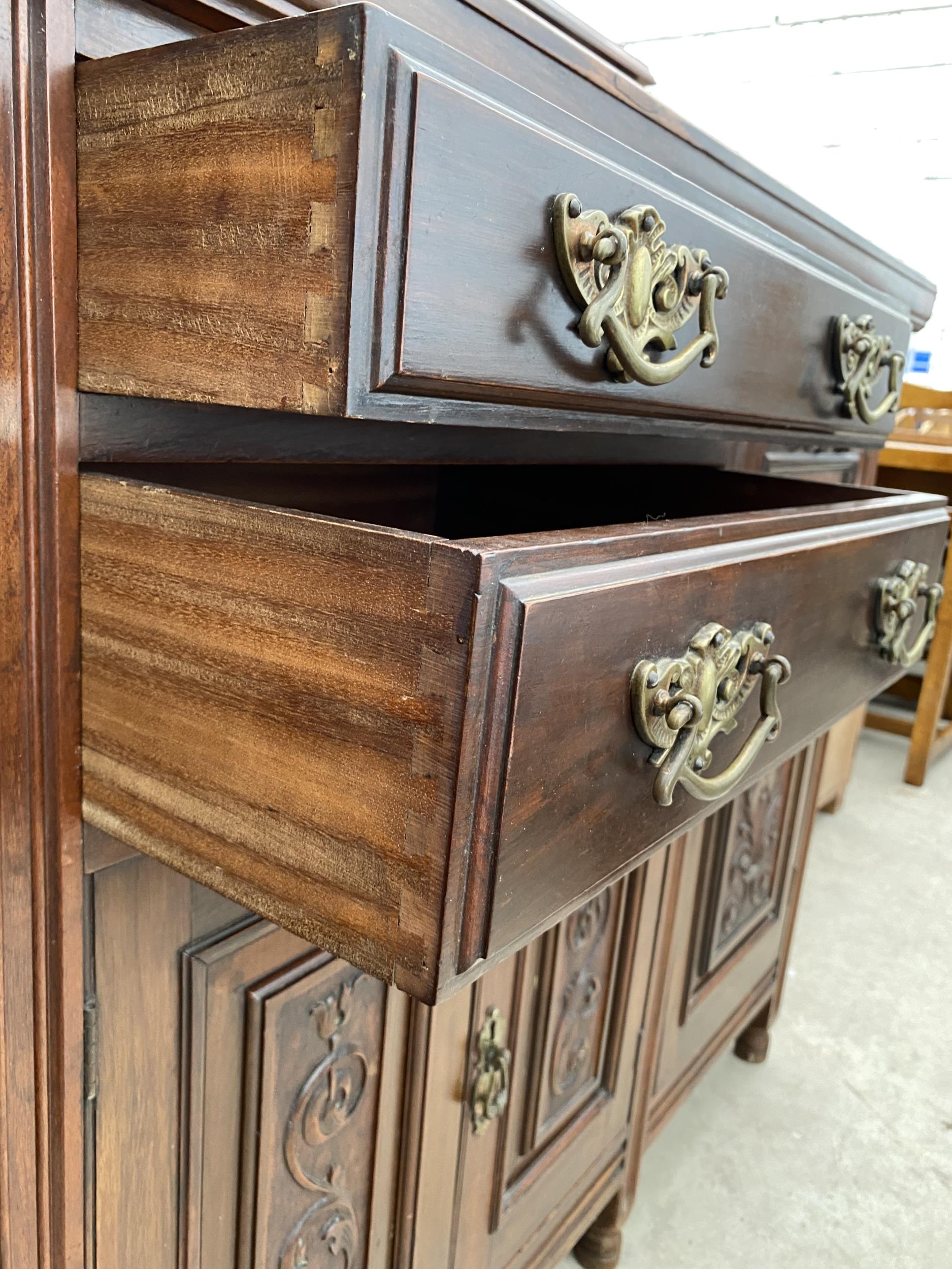 A LATE VICTORIAN SIDEBOARD WITH RAISED BACK, WITH TWO DRAWERS AND FOUR CUPBOARDS TO THE BASE, 59" - Image 5 of 7