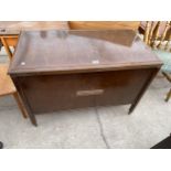 A MID 20TH CENTURY OAK BLANKET CHEST, 38" WIDE