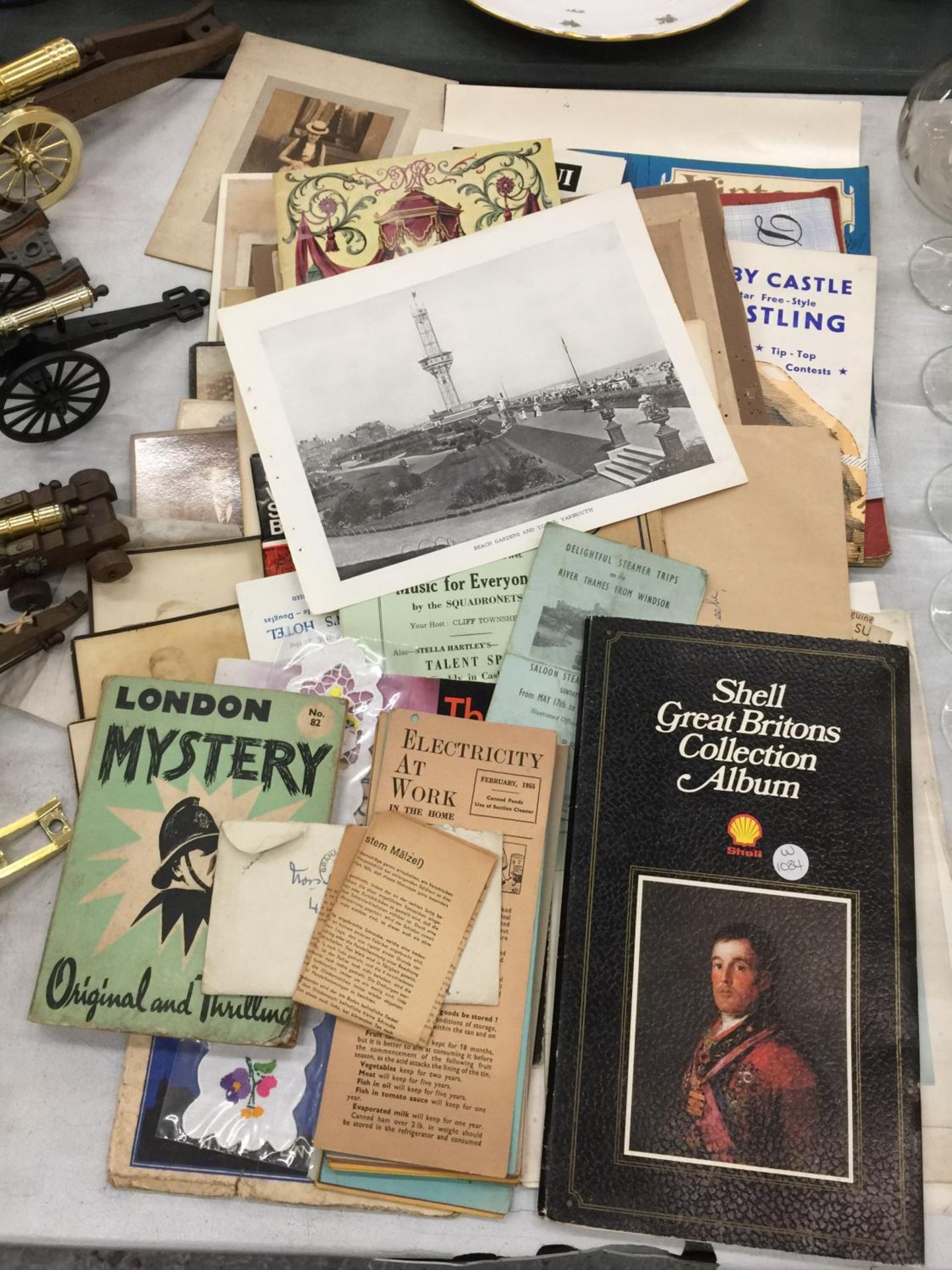 A COLLECTION OF EPHEMERA INCLUDING OLD PHOTOGRAPHS, TRAVEL LEAFLETS, THEATRE PROGRAMMES, ETC