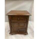 A SMALL MAHOGANY CHEST OF THREE DRAWERS, HEIGHT 30CM, WIDTH 25CM, DEPTH 18CM